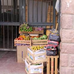 Der einzige Mini-Gemüse- und Früchtemarkt, der am Sonntagnachmittag noch offen hatte 😅🍌🍋‍🟩🧅