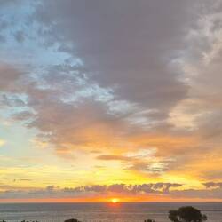... der Sonnenaufgang lässt das angekündigte schlechte Wetter noch nicht erahnen