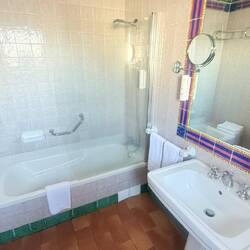 Une grande salle de bain c'est le bonheur 🥰❤️