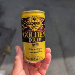 Warmer Kaffee aus dem Automaten