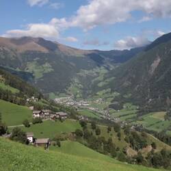 Oft geht's gemütlich auf solchen Wegen entlang.