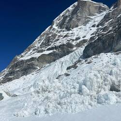 Zum Pass geht's nun rechts hinauf