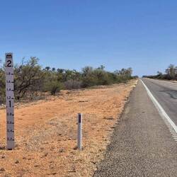 Am Highway sind aber oft Pegelanzeigen für mögliche Überflutung