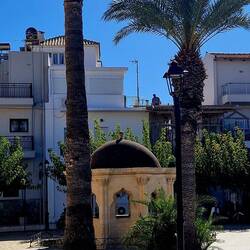 Brunnenhäuschen gleich neben der Moschee