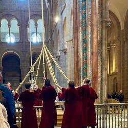 We were so lucky to see the butofumiero swing at the noon pilgrim's mass on Wednesday.