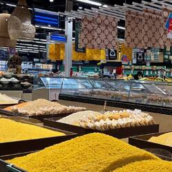Treffpunkt in Nador am Supermarkt - hier gibt's alles