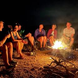 Der Tag endet am Lagerfeuer