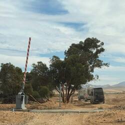 Bahnübergang mitten im Nichts