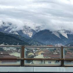 Nein kein Schnee, Abraum der Steinbrüche in Carrara