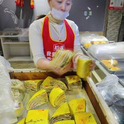 Geschichtes Brot mit seltsamer Füllung, hat uns leider nicht geschmeckt.