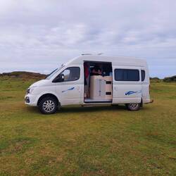 Wir sind fast alleine auf dem riesigen Platz