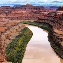 Blick von der Kante auf den Colorado River