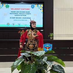 An Indonesian traditional dancer