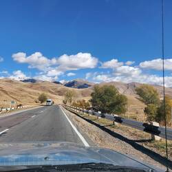 Weiter mit Armen im Nissan