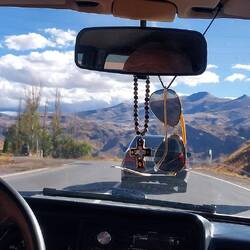 Weiter geht's in Rennfahrermanier im Lada.