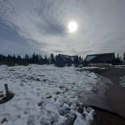 Noch hinter Hochnebel versteckt.