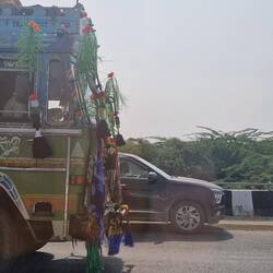 Its common to decorate the front of a wagon