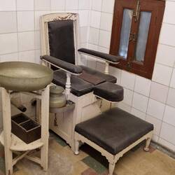 An ancient commode from the Uk !