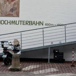 Angekommen. 🥳 Das Auto wartet brav in der Parkgarage.