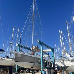 Boat is getting wet feet again! Always an impressive moment ! The whole process was done by one guy!