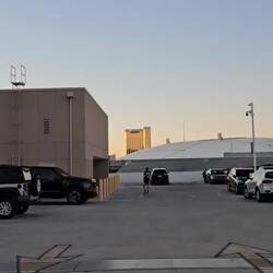 5:45 Uhr: auf dem Dach vom Parkhaus wollten wir den Sonnenaufgang sehen - leider vergeblich