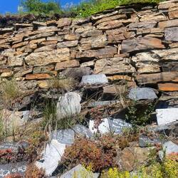 Auf den Schiefertafeln stehen persönliche Grüße und Wünsche. Wir haben auch eine gestaltet.