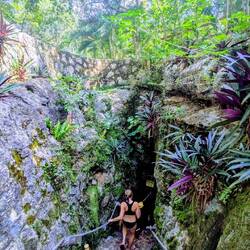 Eingang zu einer unterirdischen Cenote