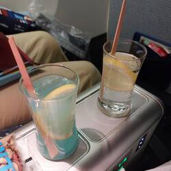 Cocktails an Bord auf dem Weg nach Bangkok