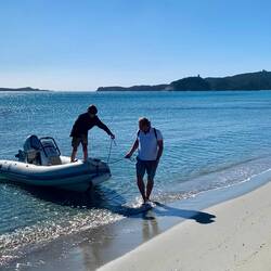 Bent hat den Einkaufstrupp an Land gebracht.