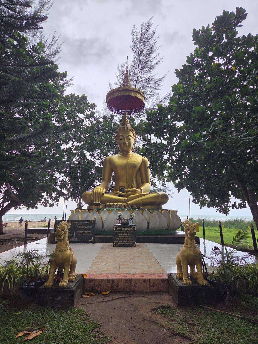 Der Buddha wacht über die Welle