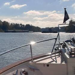 But the upbound skipper plants his against the bank and and holds station as we all slide past