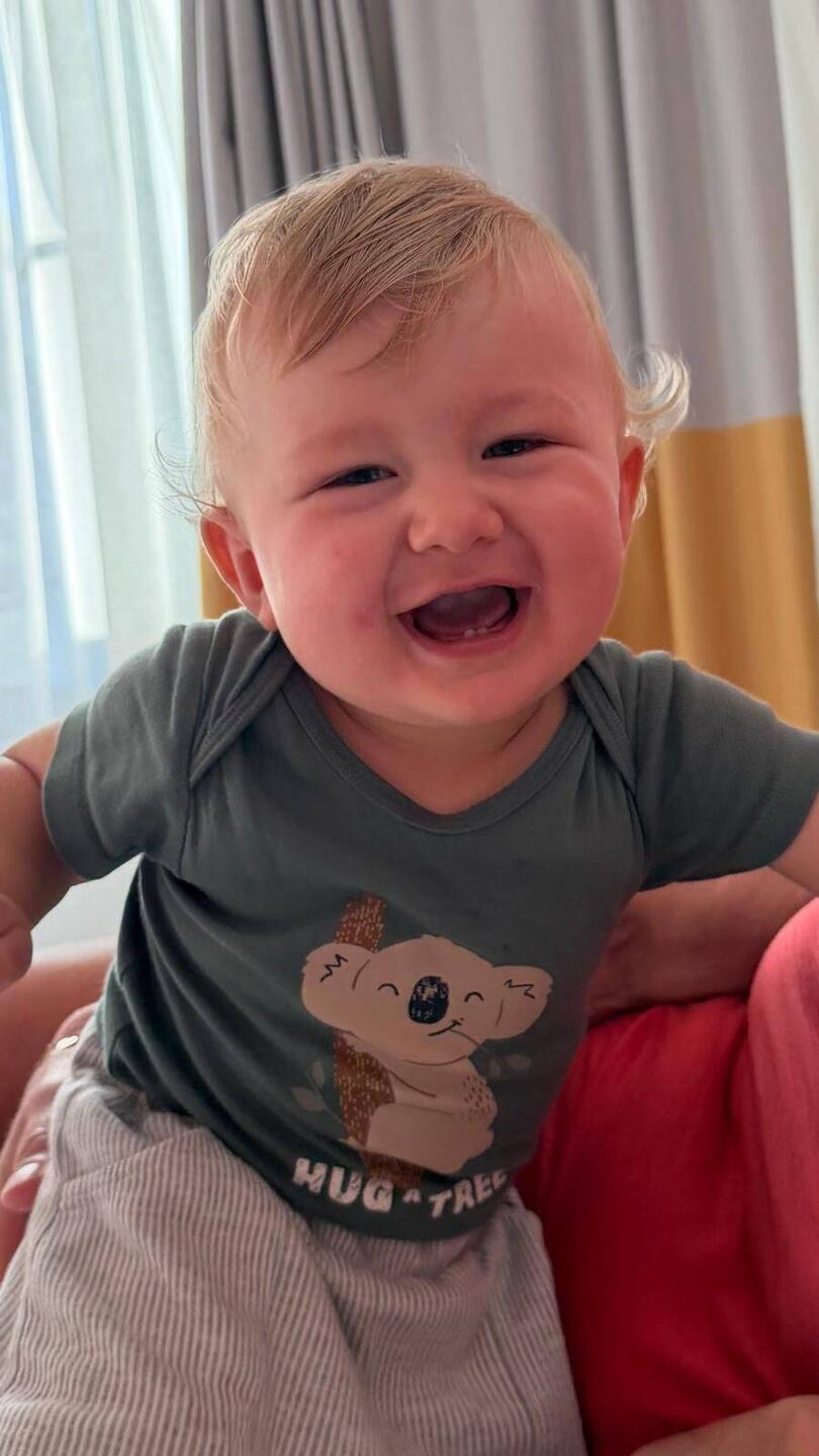 i zoag meine 2 Zähne!