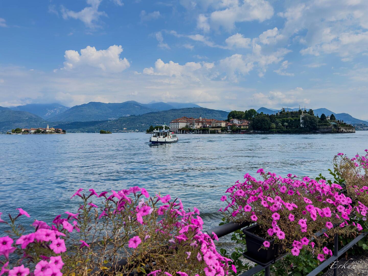 Isola dei Pescatori (L) & Isola Bella from the boat pier ... Borromean Islands — Stresa, Italy.