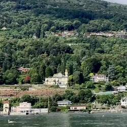 Heading off on our boat ride on Lake Maggiore, we pass Isola dei Pescatori ...