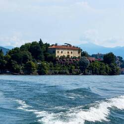 ... for a quick stop to drop off passengers at Isola Madre, before ...