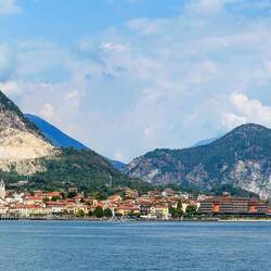 Mainland lakefront town from Isola dei Pescatori ... Borromean Islands — Stresa, Italy.