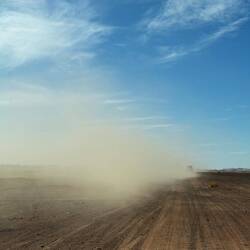 ...wir sind in einer dicken Staubwolke