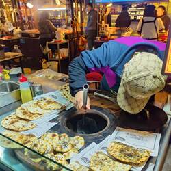 Frisches Fladenbrot aus dem Ofen