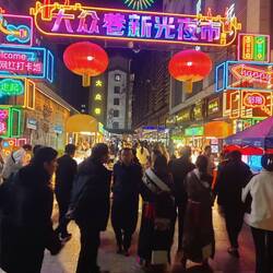 Eingang zum Nachtmarkt