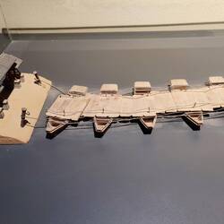 Die ursprüngliche Flussüberquerung vor dem Bau der Brücke.