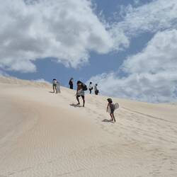 Aufstieg zum Sandboarden