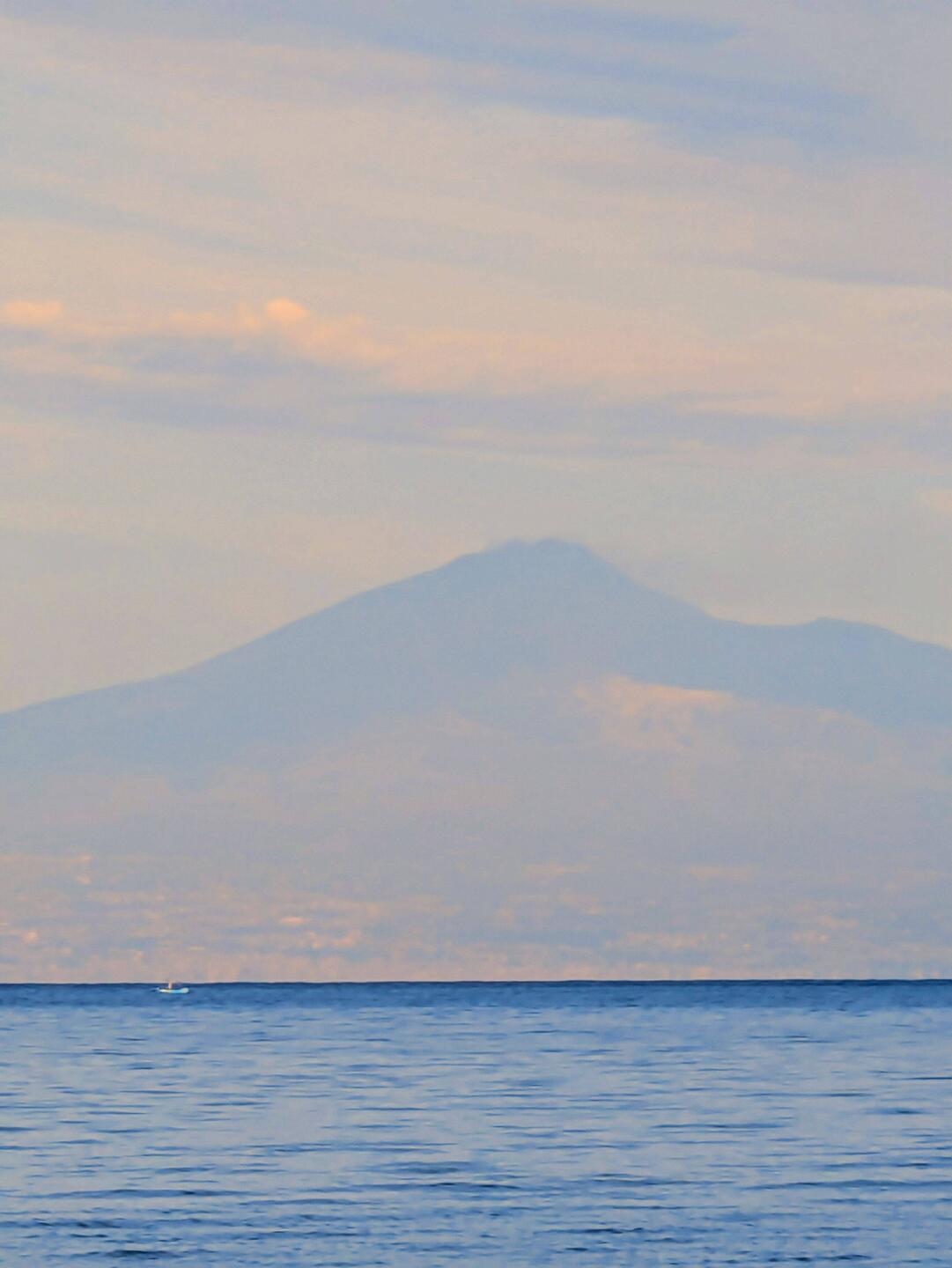 Der Etna lässt von weitem grüßen