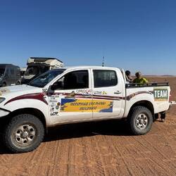 Unterwegs hatten wir mit einem Fahrzeug eine Panne, hatten dann aber das Glück ...