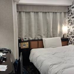 Sehr kleines Zimmer