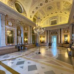 Ballroom ; Belgium's King Leopold was so taken with the room that he recreated a copy — Isola Bella.