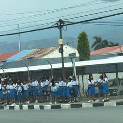 Students lining streets to welcome prime minister back from international conference