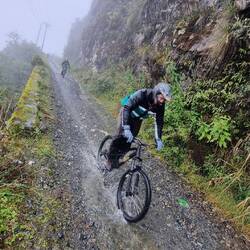 Tunnel auf der neuen Straße umfahren