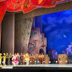 Curtain call for Onion Boy and Radish Girl