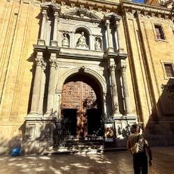 Une autre entrée de la cathédrale