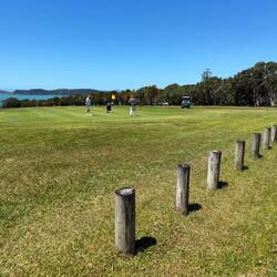 Entlang am Golfplatz